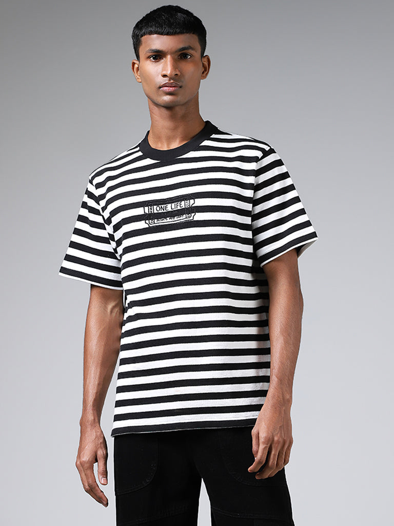 Black and white striped t shirt mens sale