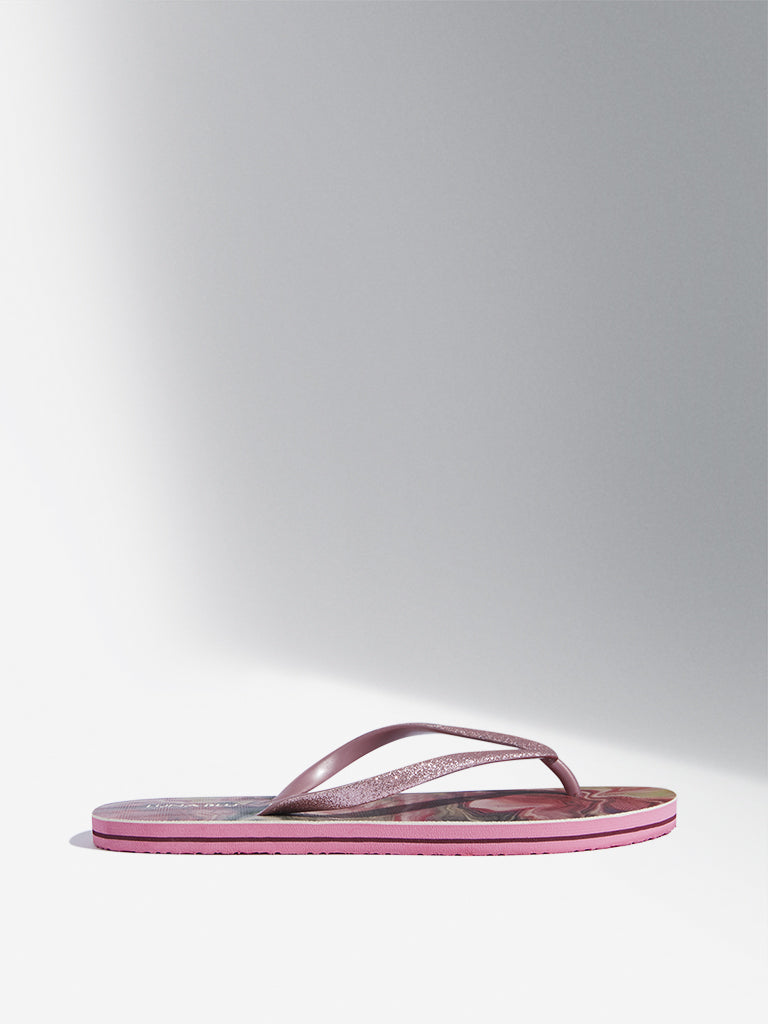 Pale pink outlet flip flops