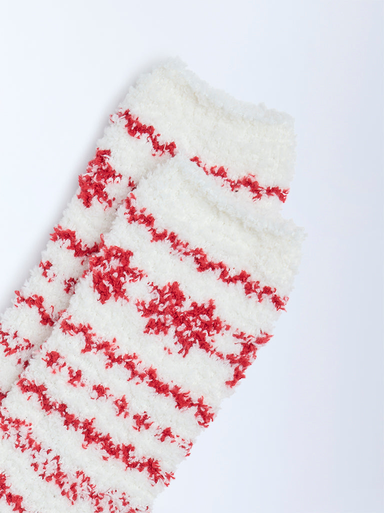 Wunderlove Red Printed Fuzzy Socks