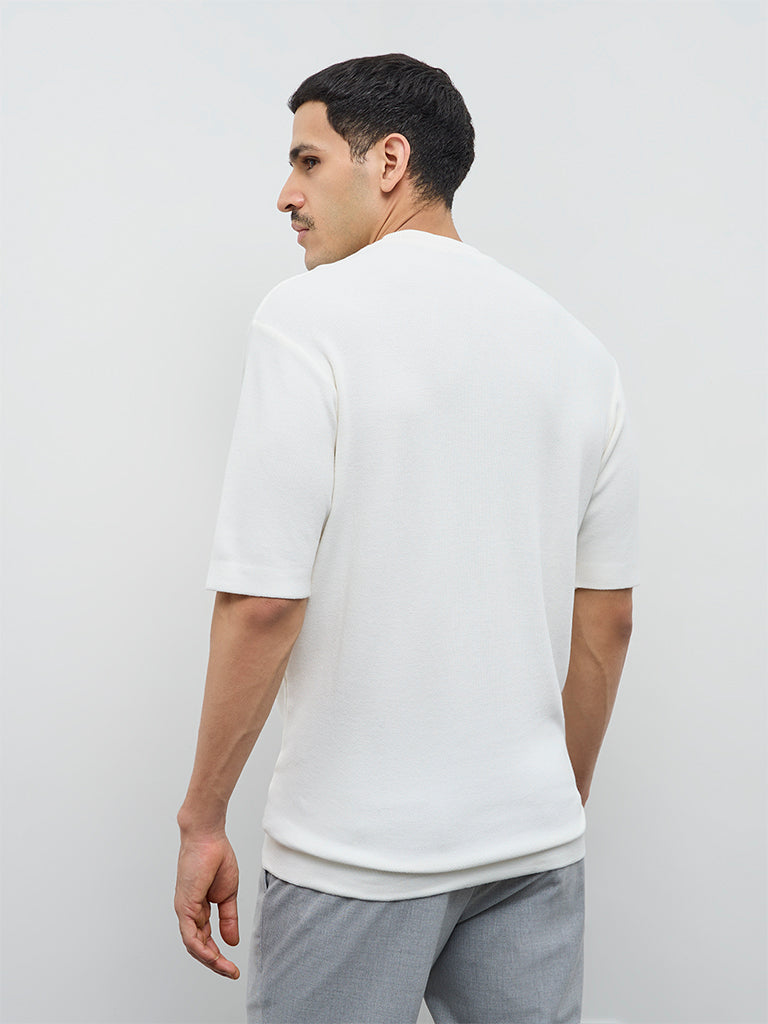 WES Formals Off-White Solid Slim-Fit T-Shirt