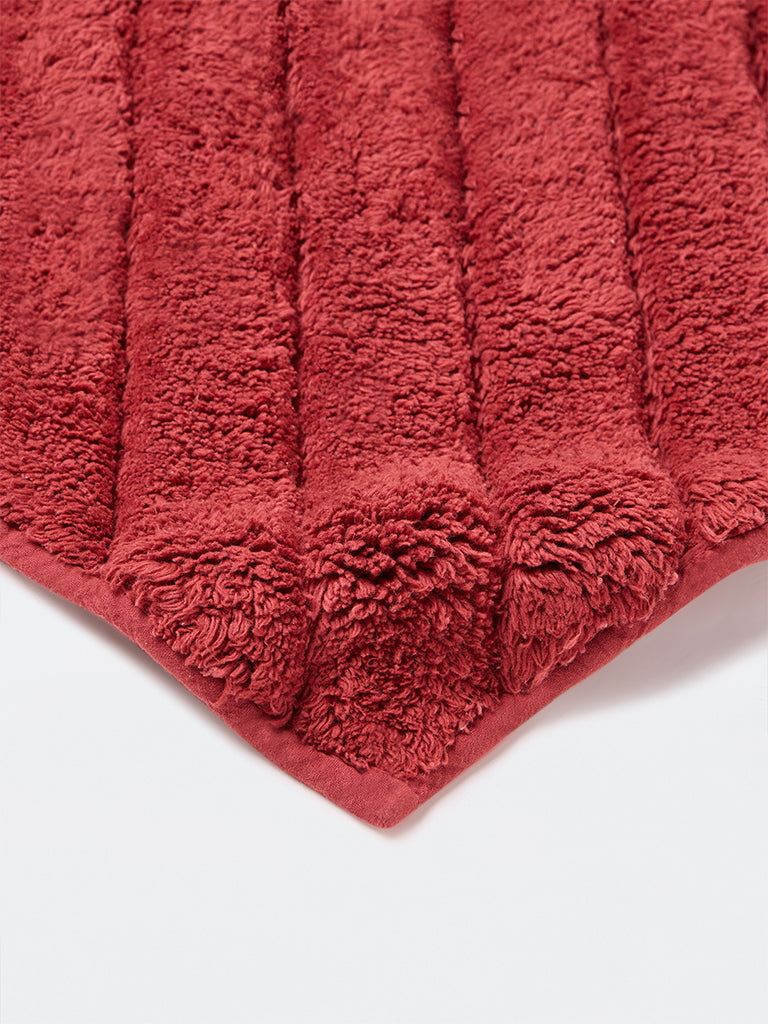 Westside Home Red Diagonal Striped Bath Mat