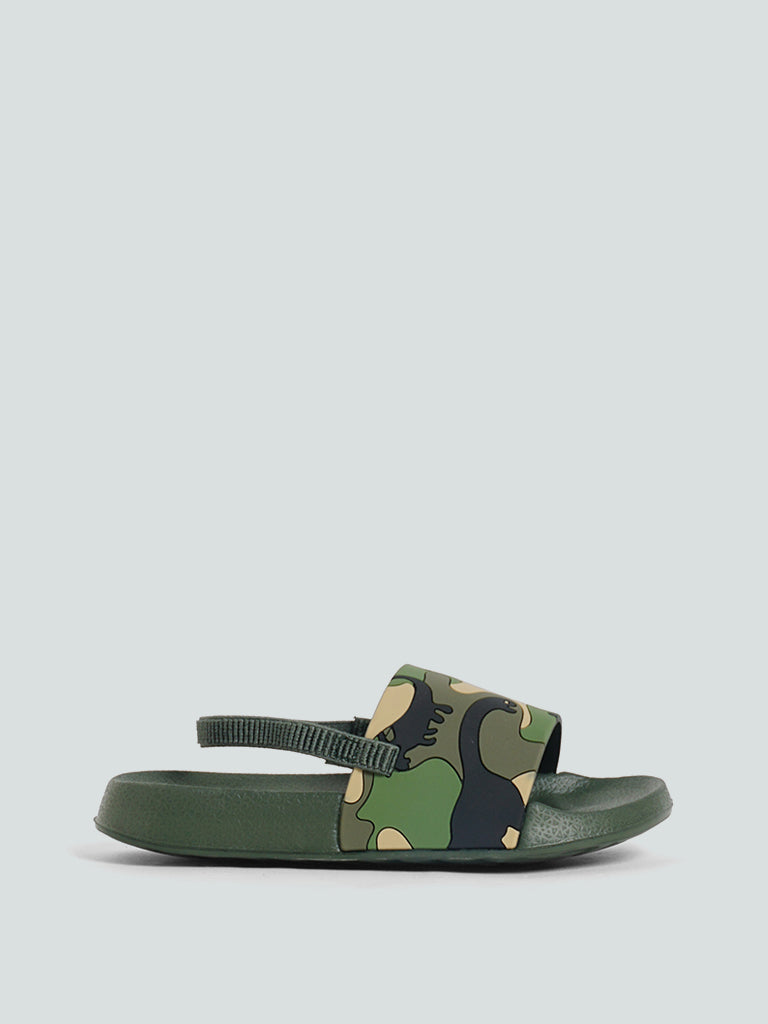 Nike benassi 2025 camo slides