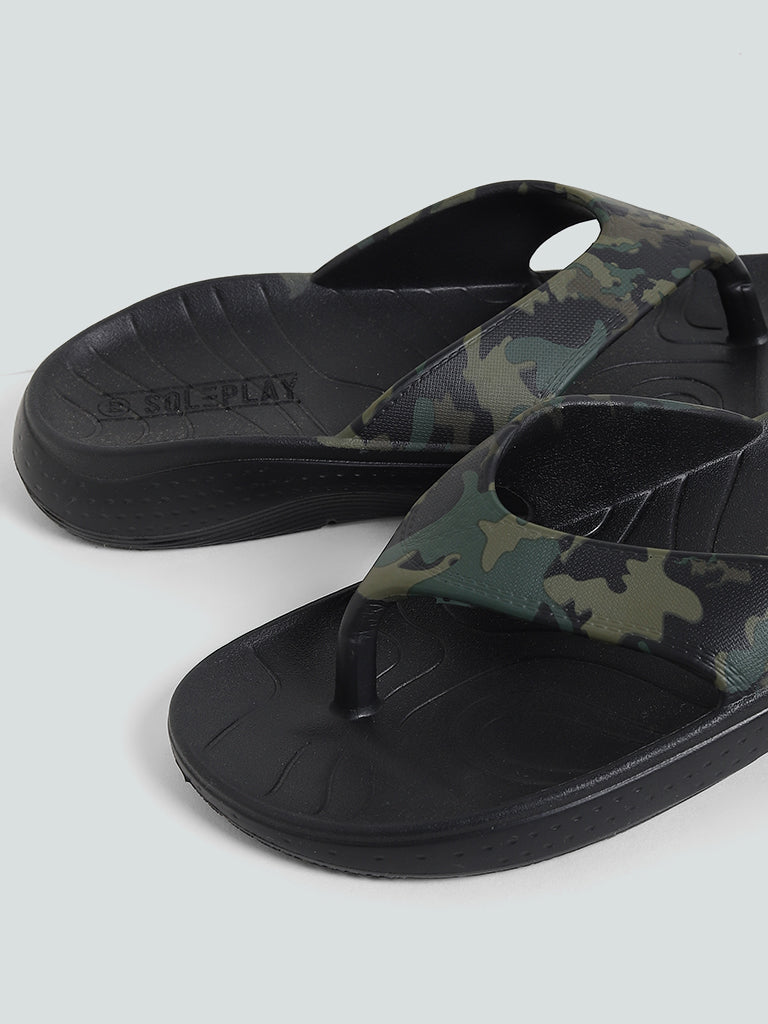 Camouflage best sale flip flops