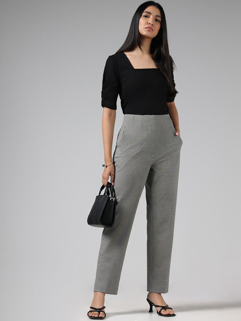 Buy Women Black Solid Formal Regular Fit Trousers Online - 643314 | Van  Heusen