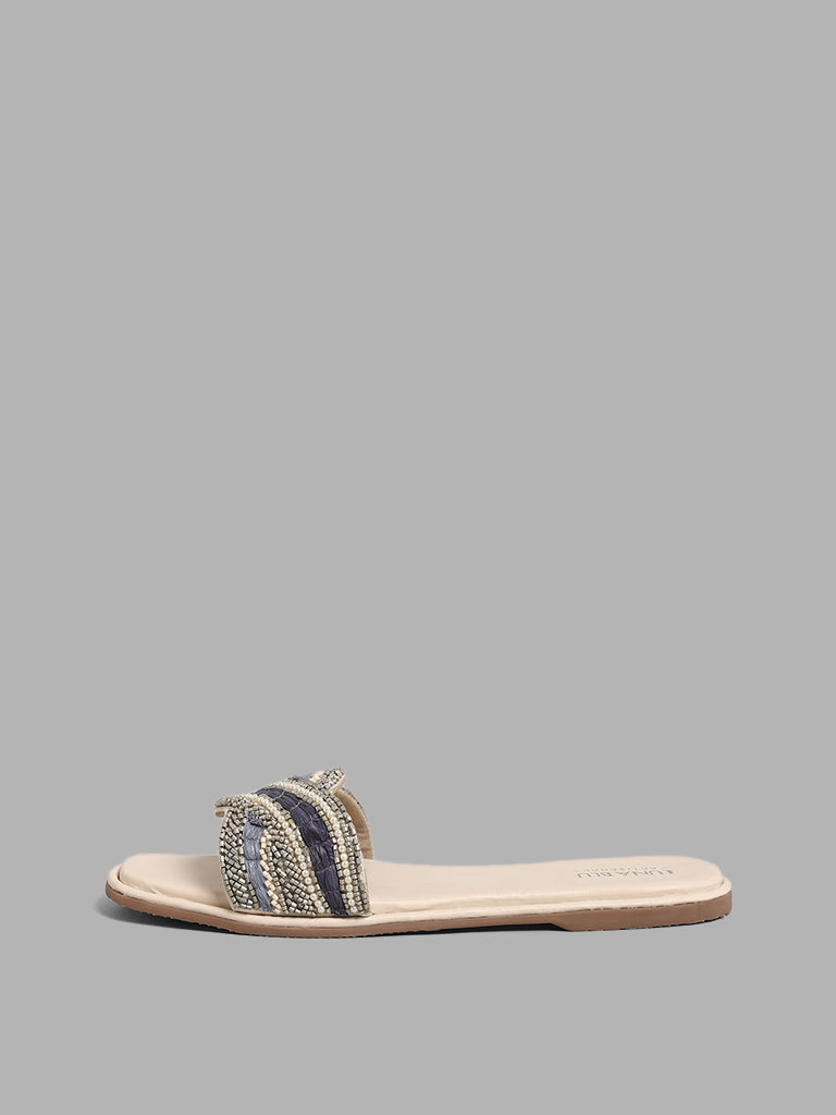 Buy White Flat Sandals for Women Online in India - Westside