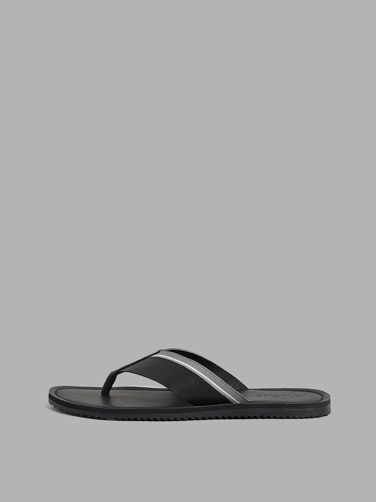 Gucci Double G thong-strap Slides - Farfetch