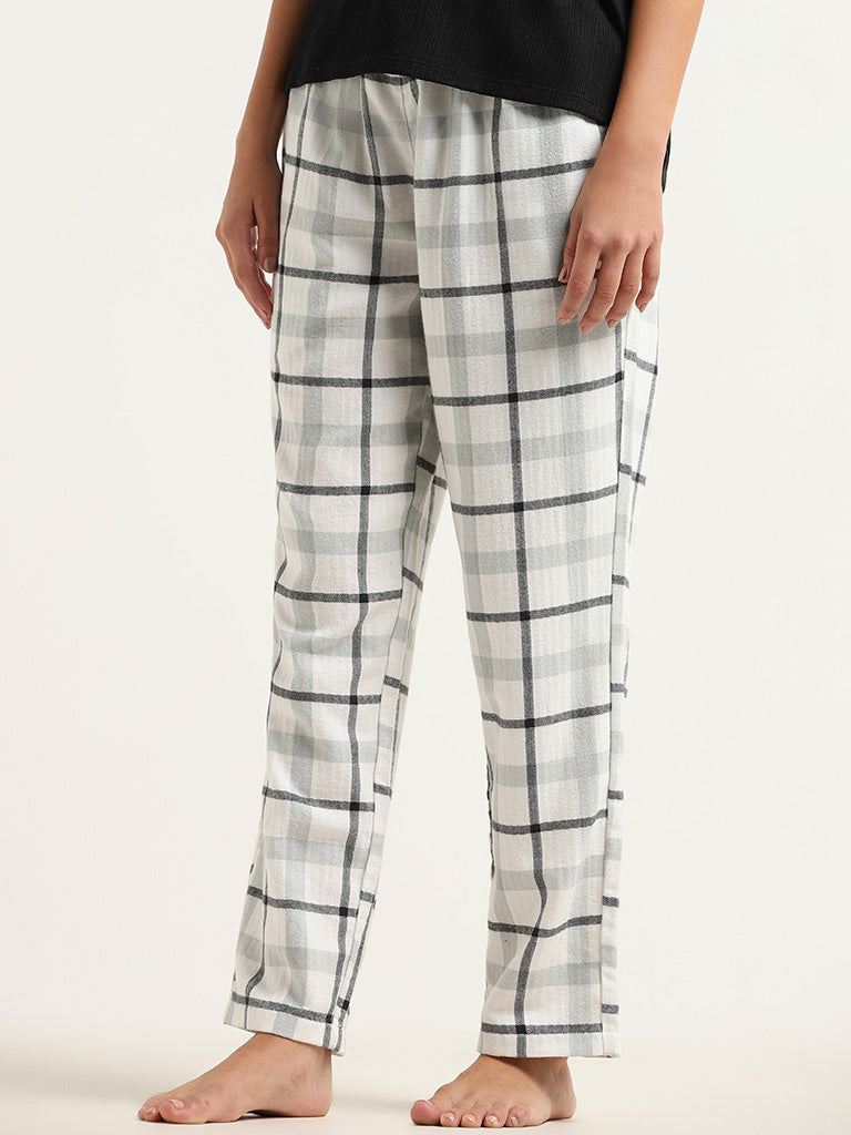 Black and white online striped pyjamas