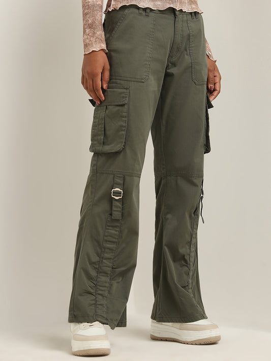 Nuon Olive Relaxed - Fit Mid - Rise Cargo-Style Jeans
