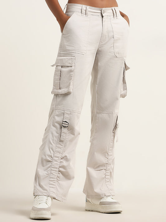 Nuon Beige Relaxed - Fit Mid - Rise Cargo-Style Jeans