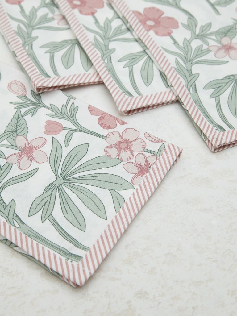 Westside Home Pink Daisy Floral Placemats (Set of 4)