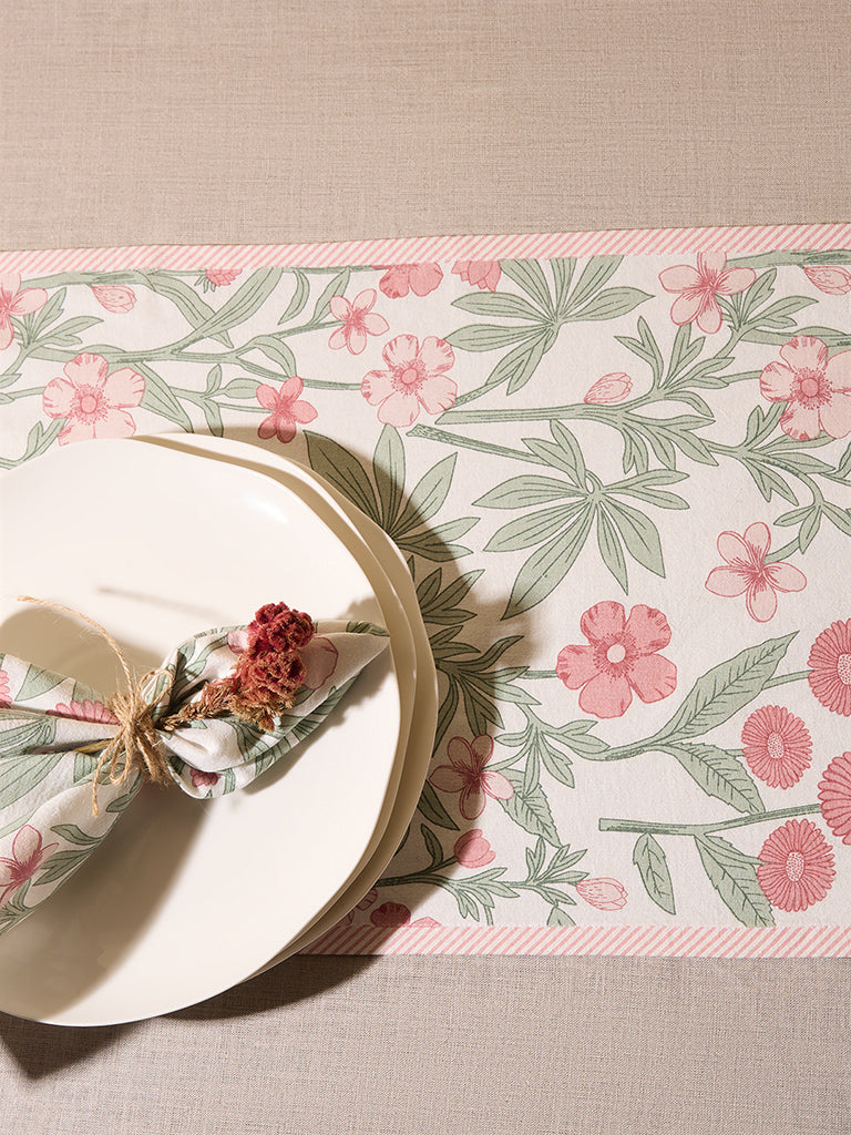 Westside Home Pink Daisy Floral Table Runner