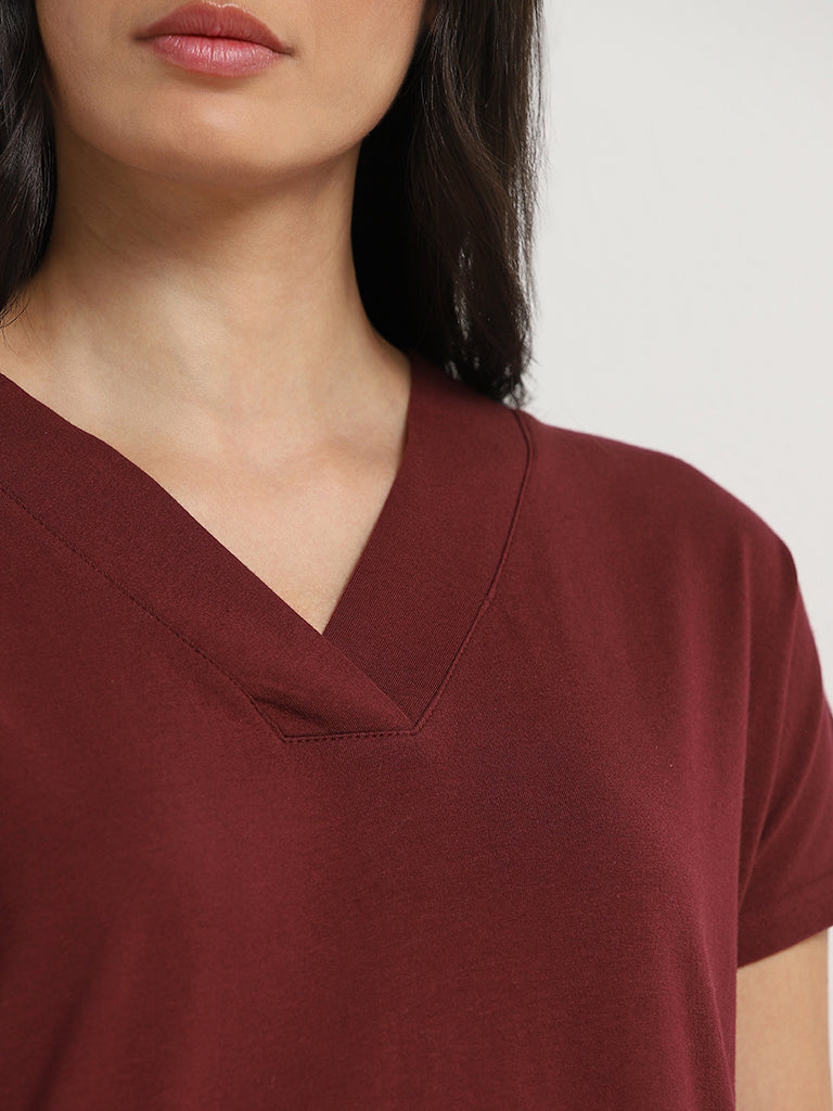 Wunderlove Maroon Solid V-Neck Cotton Top