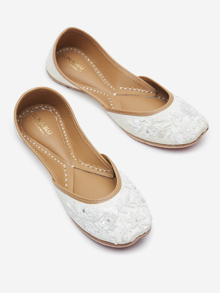 LUNA BLU Ivory Floral-Beaded Juttis