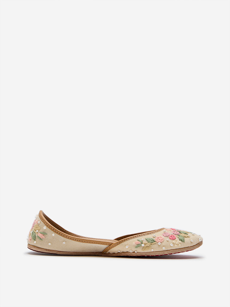 LUNA BLU Beige Floral Embroidered Juttis