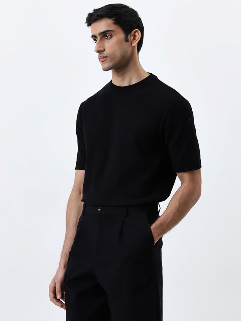 WES Formals Black Solid Slim-Fit T-Shirt