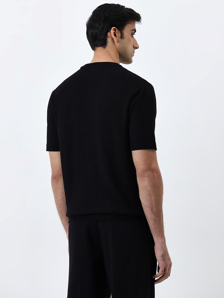 WES Formals Black Solid Slim-Fit T-Shirt