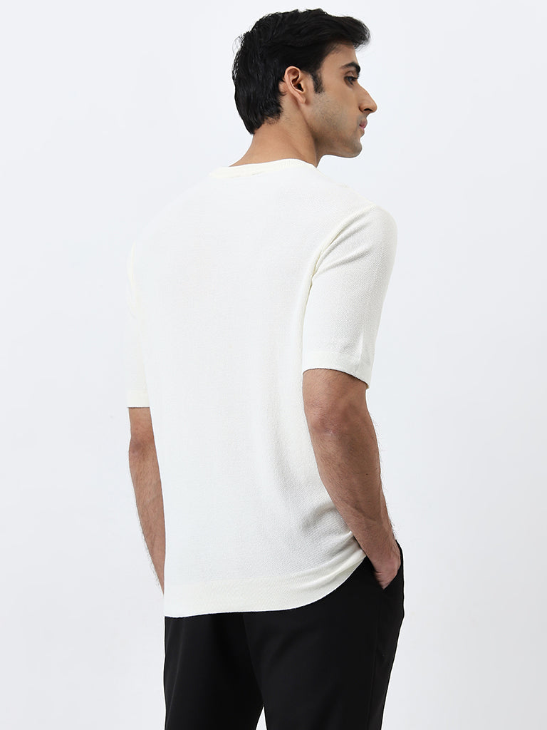 WES Formals White Solid Slim-Fit T-Shirt