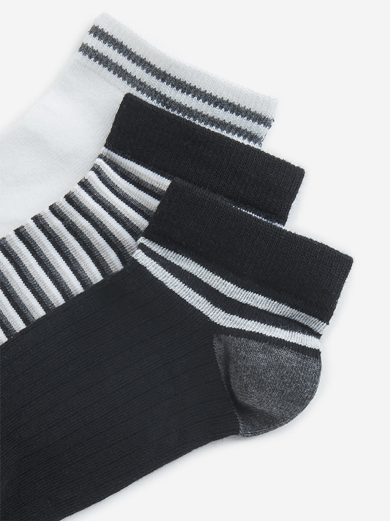 Y&F Kids Black & White Striped Socks - Pack of 3