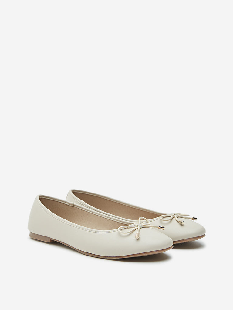 LUNA BLU Ivory Bow-Detailed Ballerina