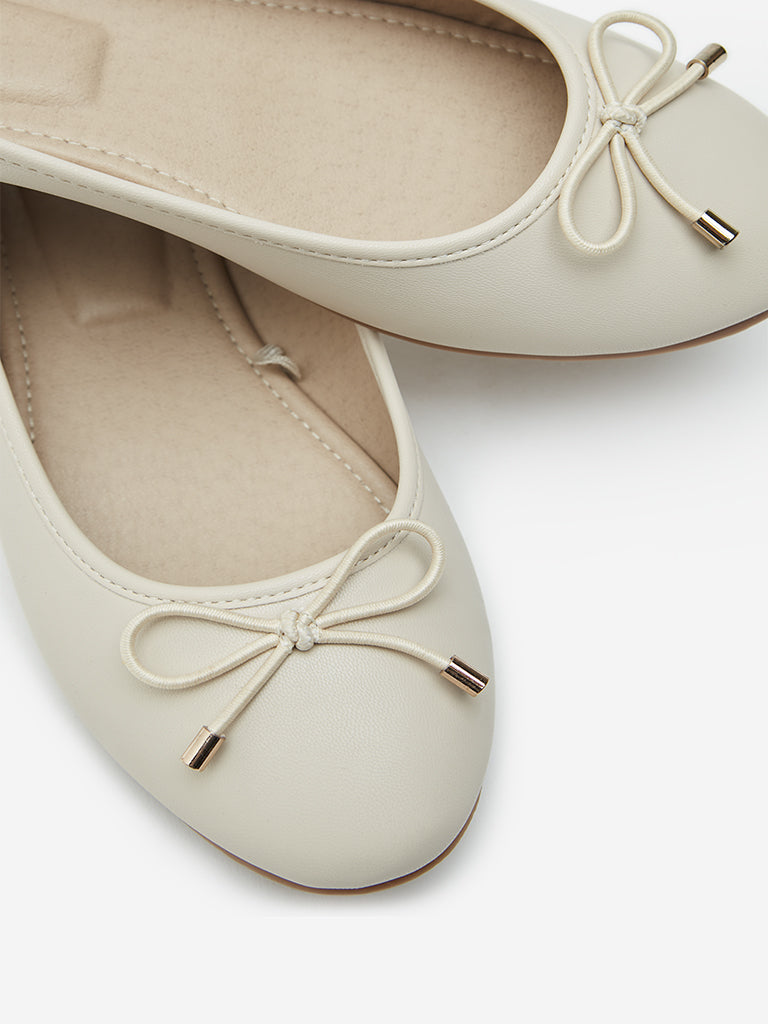 LUNA BLU Ivory Bow-Detailed Ballerina