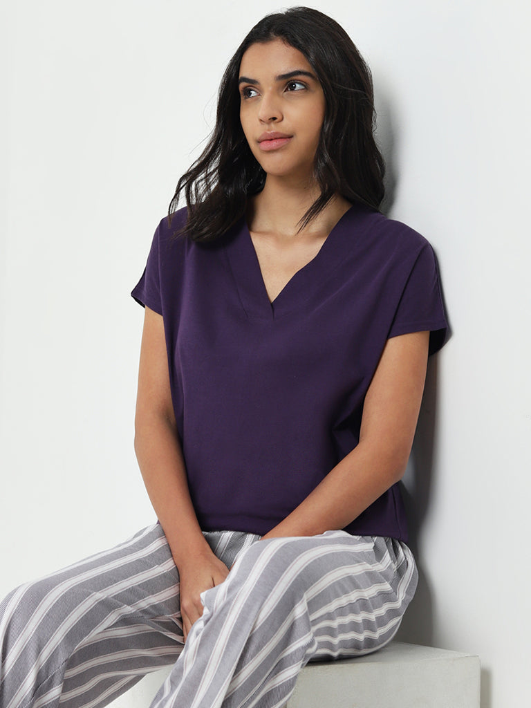 Wunderlove Solid Purple V-Neck Cotton Top