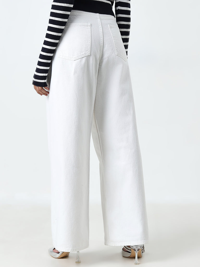 Nuon White Straight - Fit High - Rise Jeans