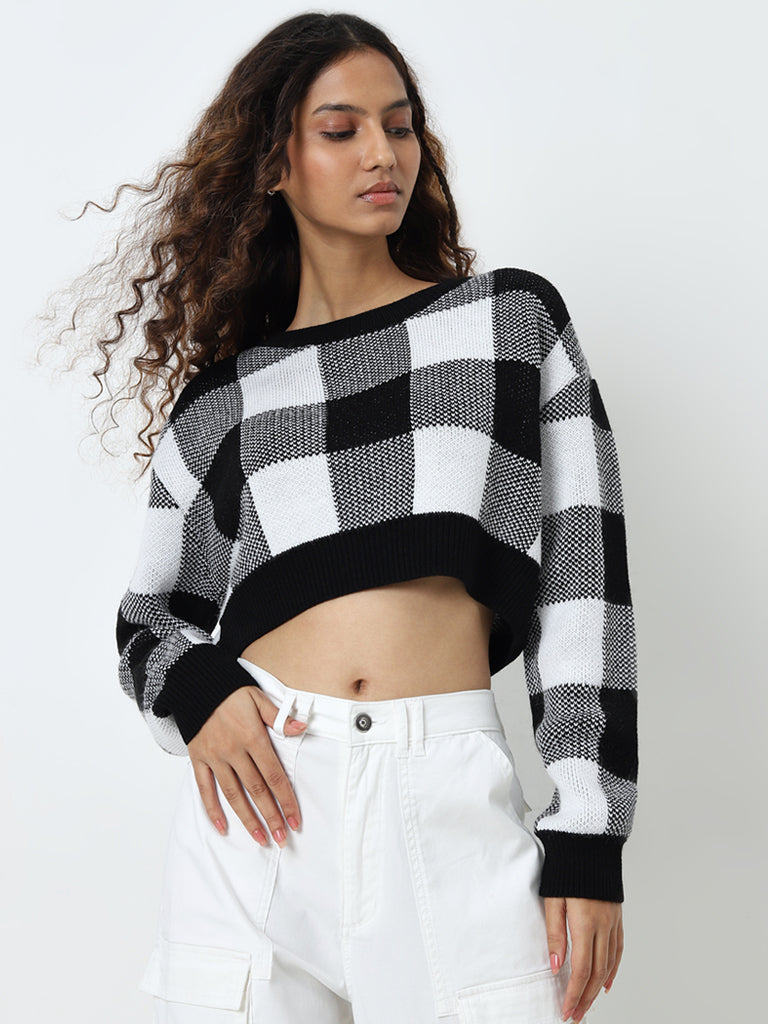 Nuon Black & White Checkered Cropped Sweater