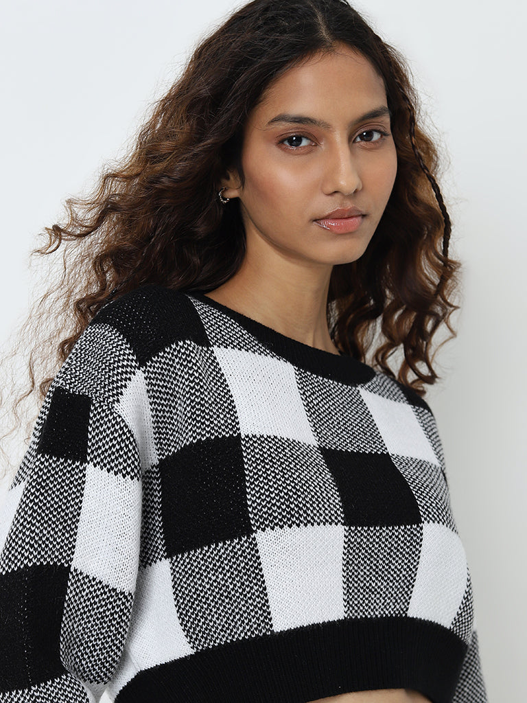 Nuon Black & White Checkered Cropped Sweater