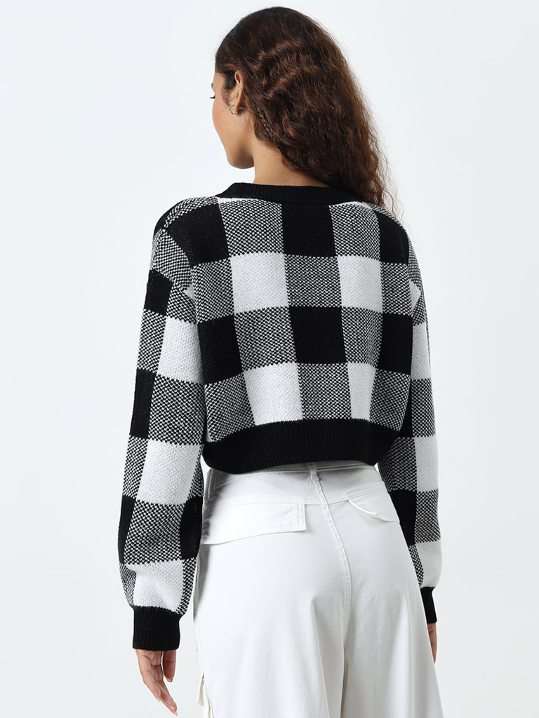 Nuon Black & White Checkered Cropped Sweater