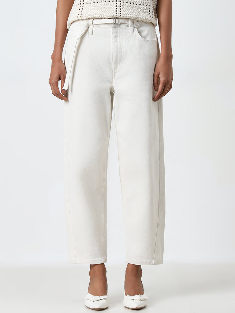 LOV Off-White Straight - Fit Mid - Rise Jeans with Belt