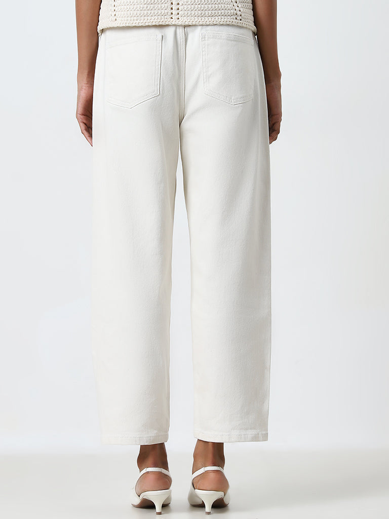 LOV Off-White Straight - Fit Mid - Rise Jeans with Belt