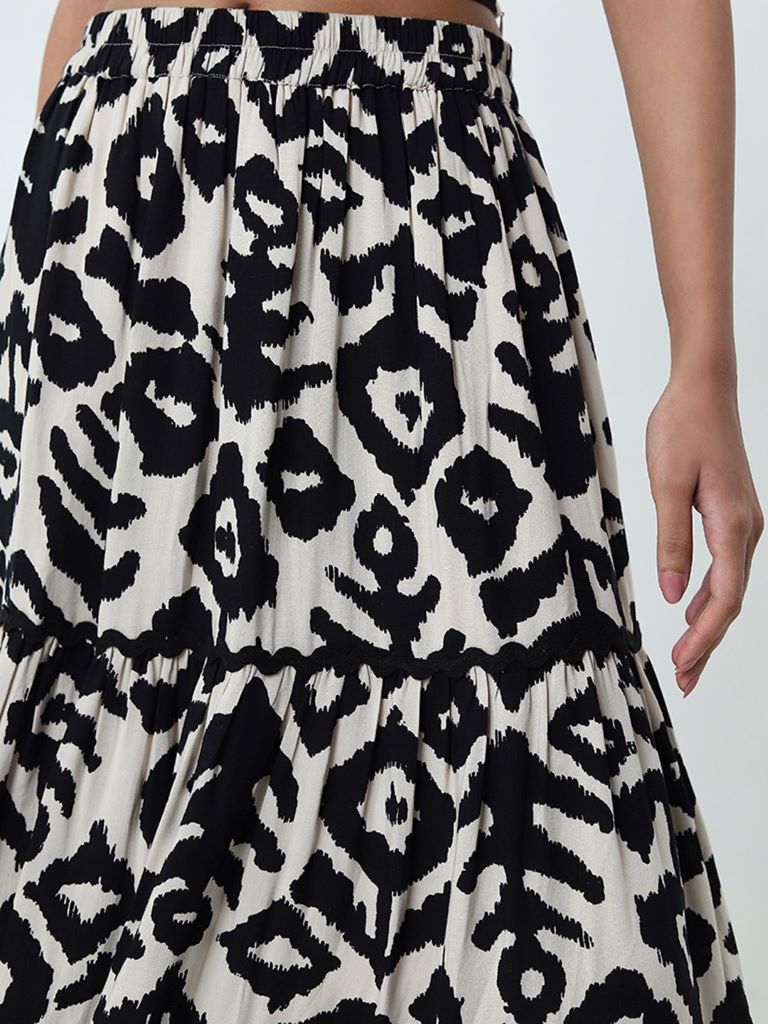 LOV Off-White Abstract Patterned Tiered Skirt