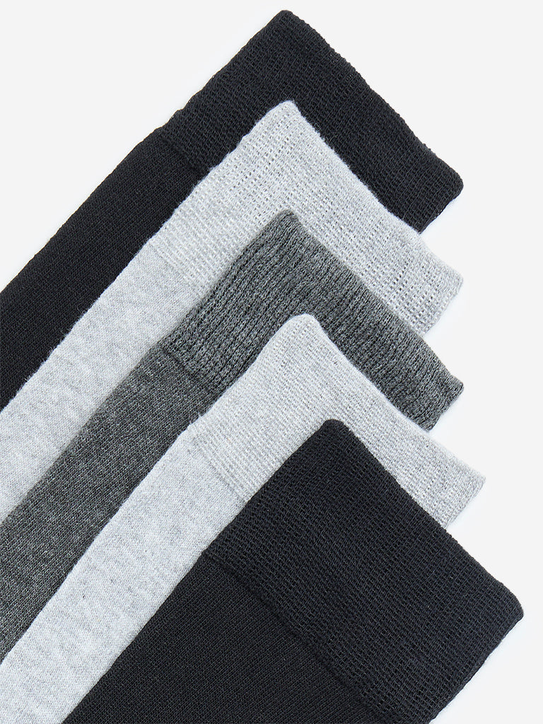 WES Lounge Black Solid Socks - Pack of 5