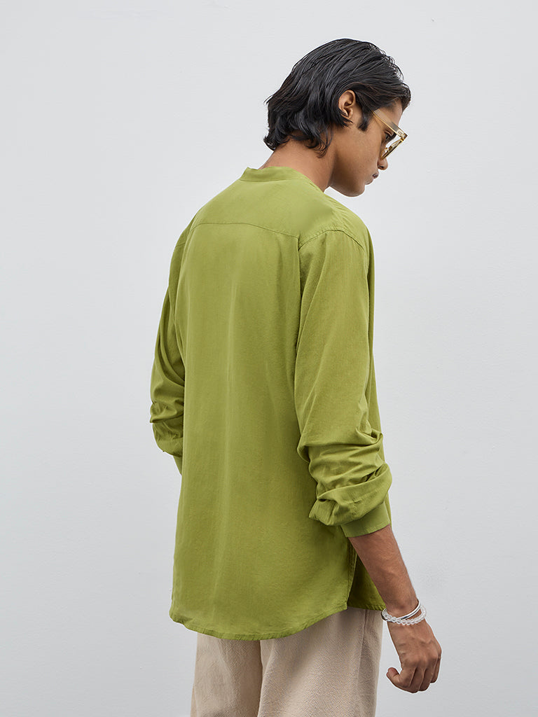 ETA Green Solid Relaxed Fit Cotton Shirt