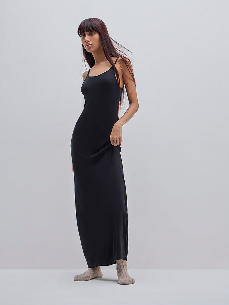 Superstar Black Ribbed-Textured Straight Dress