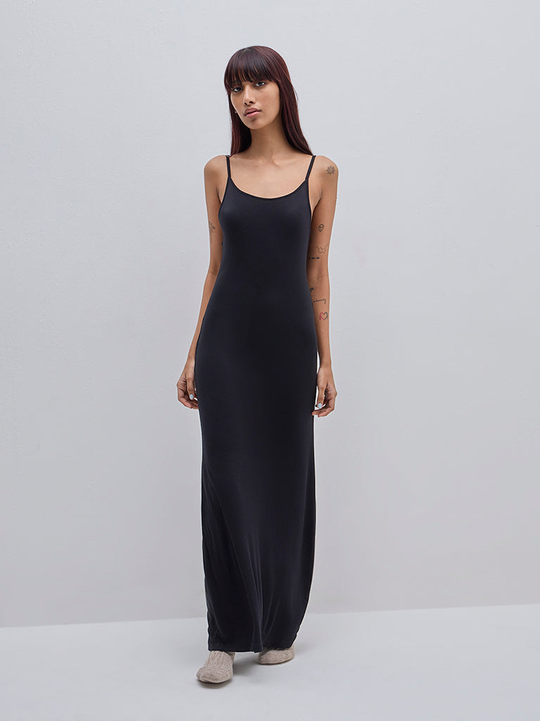 Superstar Black Ribbed-Textured Straight Dress