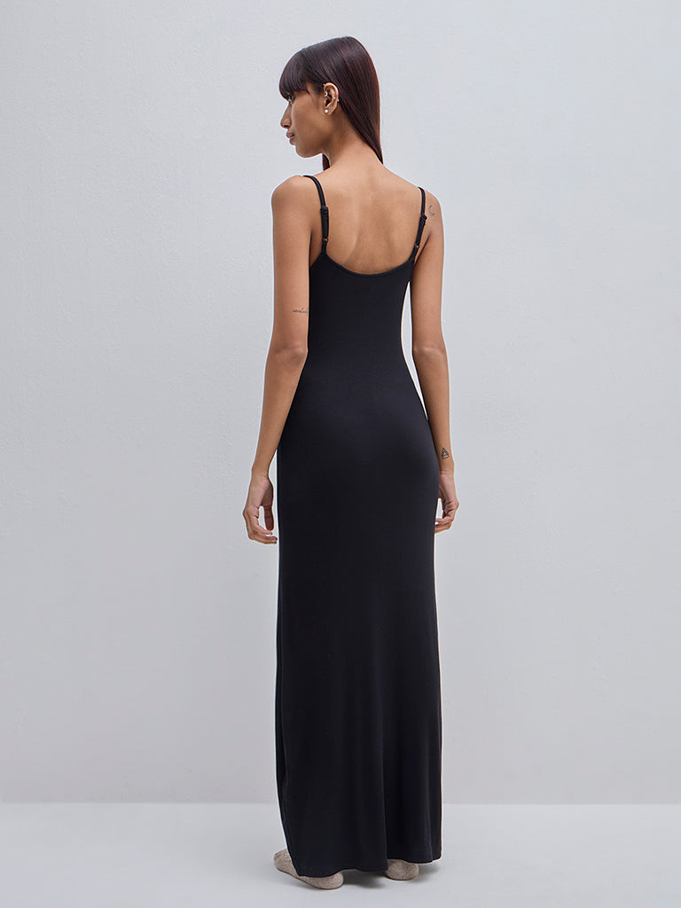 Superstar Black Ribbed-Textured Straight Dress