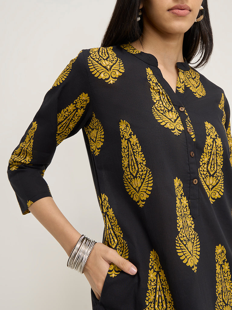 Utsa Black Buta Printed Straight Cotton Kurta