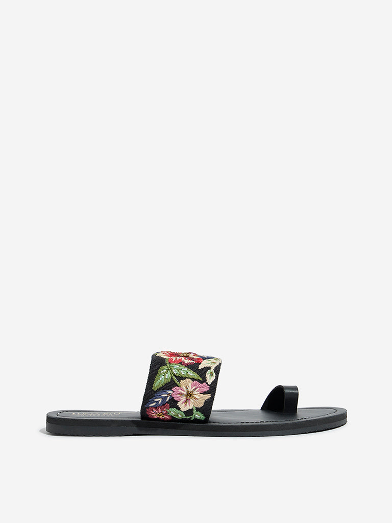 LUNA BLU Black Floral Embellished Toe Ring Sandals