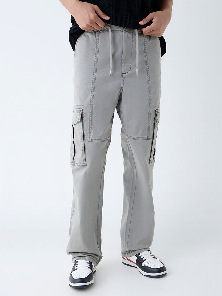 Westside Nuon Men's Grey Relaxed-Fit Mid-Rise Cotton-Blend Cargo Pants for Casual Wear Front view