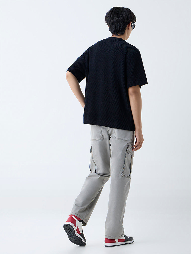 Westside Nuon Men's Grey Relaxed-Fit Mid-Rise Cotton-Blend Cargo Pants for Casual Wear Back View