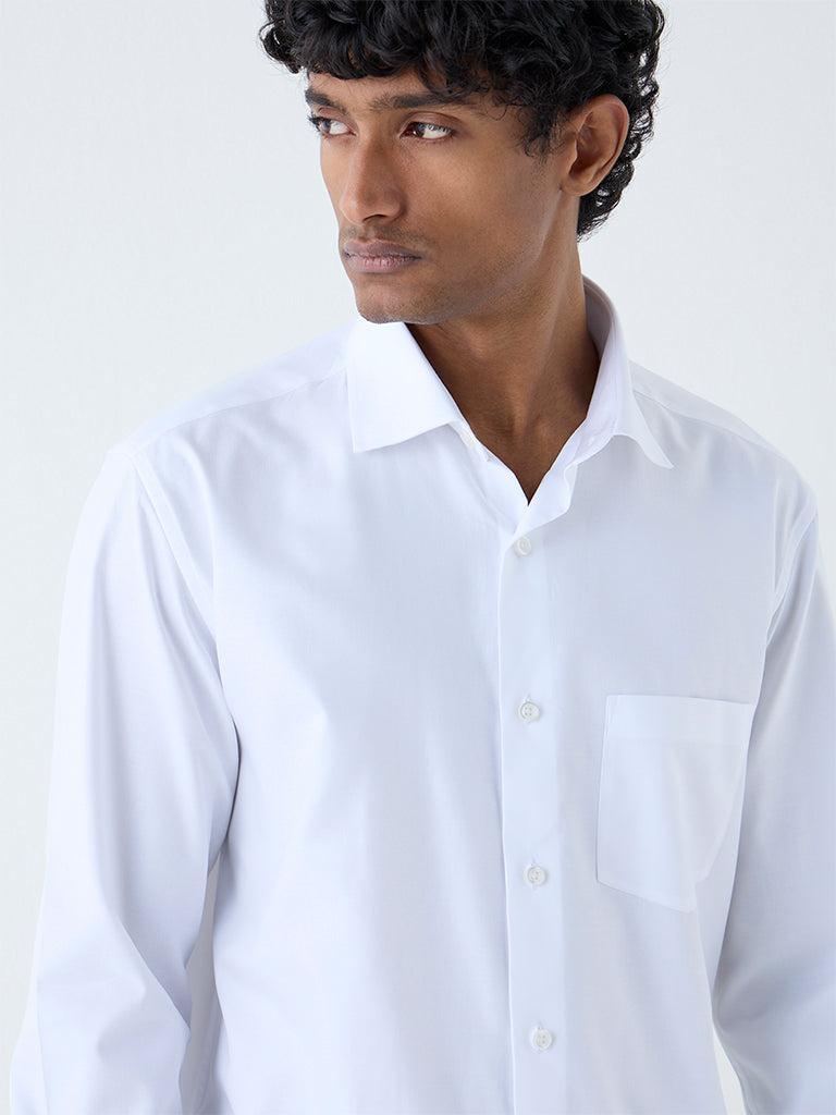 Westside WES Formals Men's White Solid Relaxed-Fit Cotton Shirt for Work Wear Zoomed View
