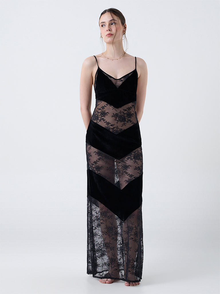 Wunderlove Black Floral Lace Detailed Slip Dress