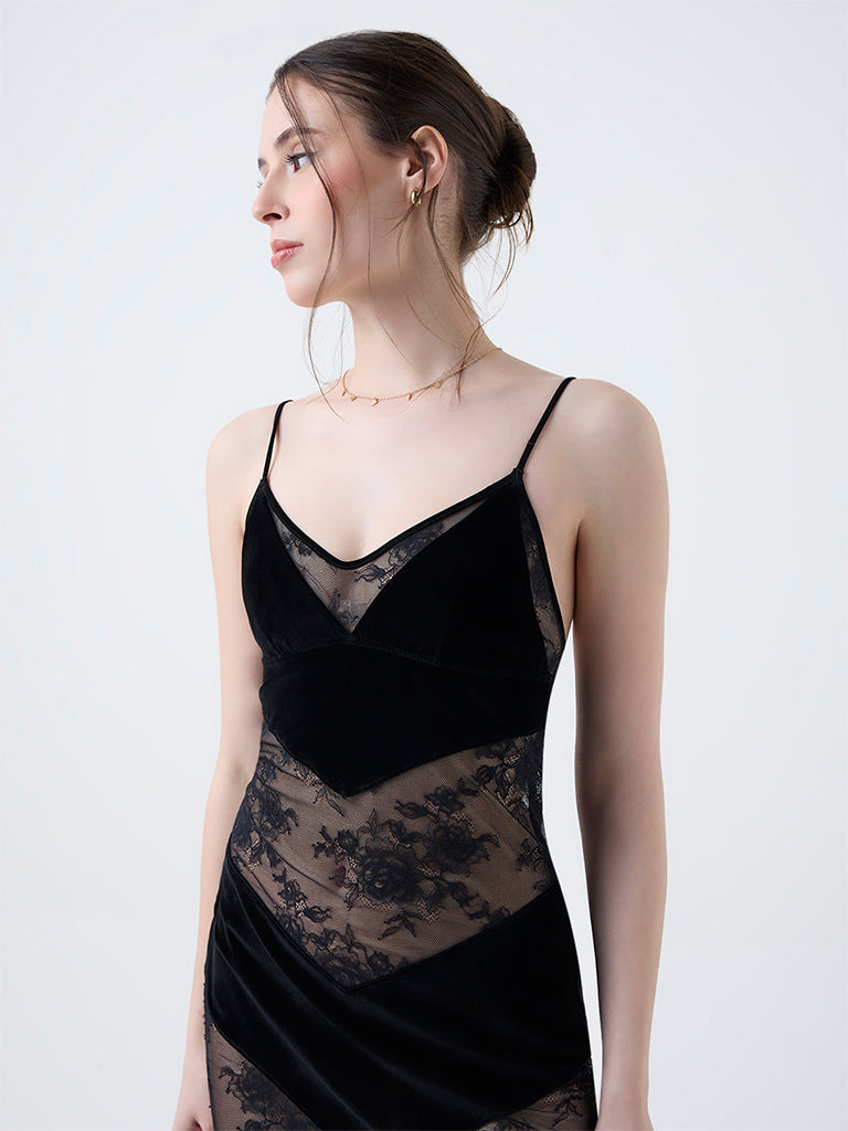 Wunderlove Black Floral Lace Detailed Slip Dress