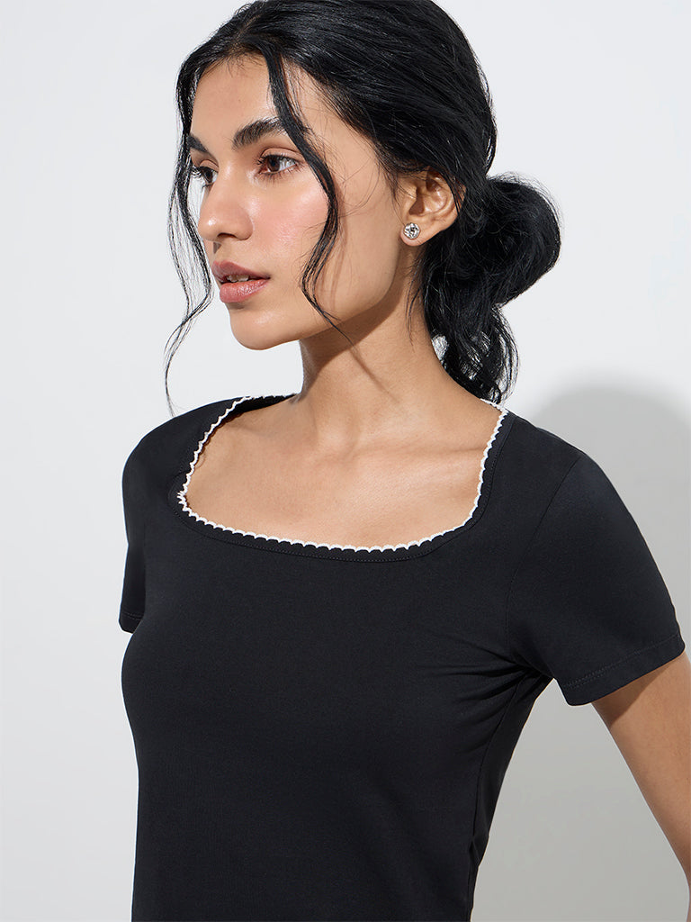 Superstar Black Solid Cotton-Blend Top