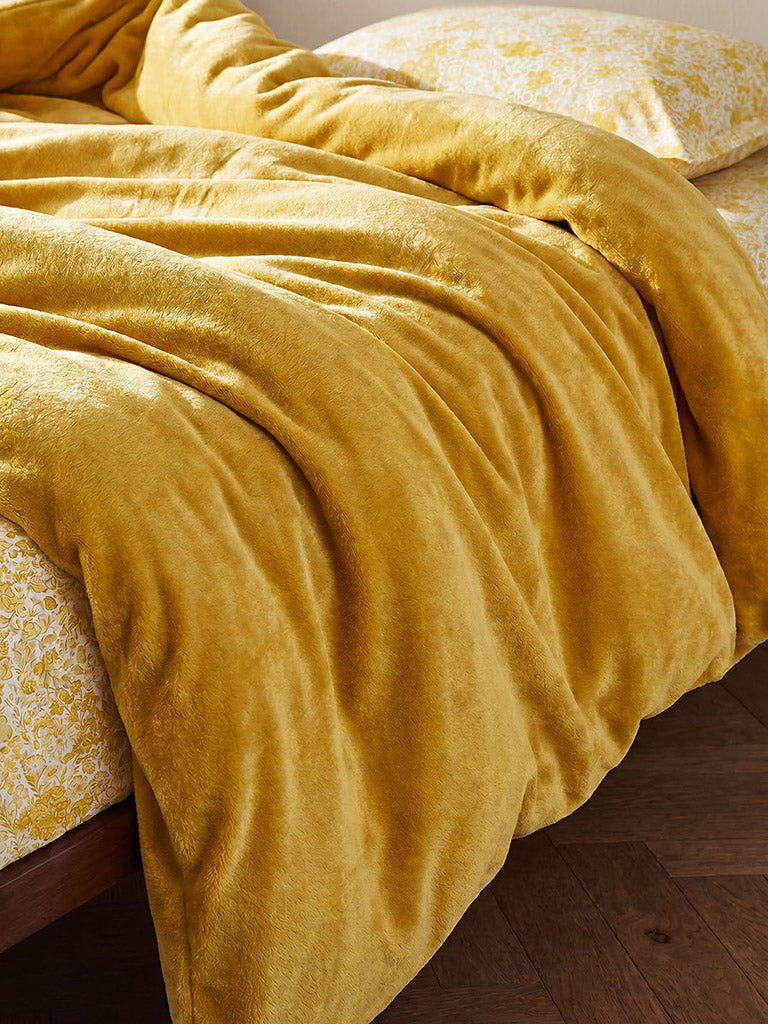 Westside Home Mustard Queen Bed Fleece Blanket