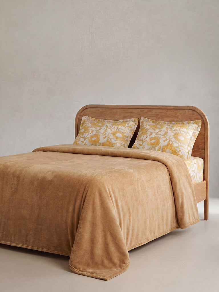 Westside Home Beige Queen Bed Fleece Blanket