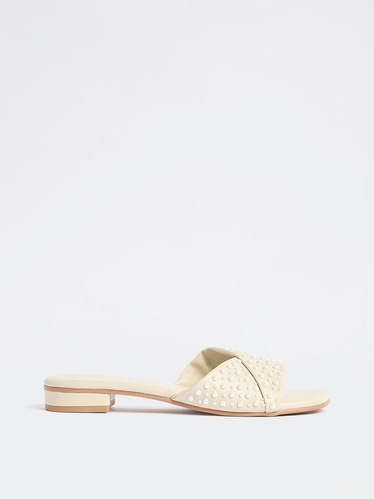 LUNA BLU Ivory Pearl-Detailed Slides