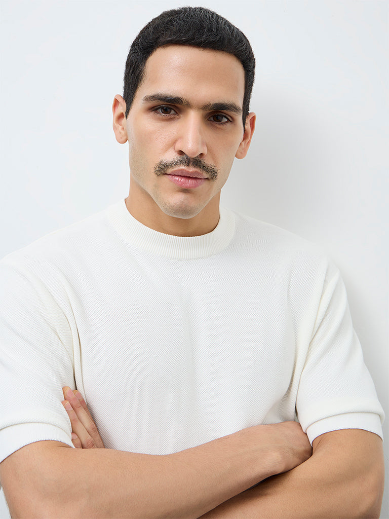 WES Formals Off-White Solid Slim-Fit T-Shirt