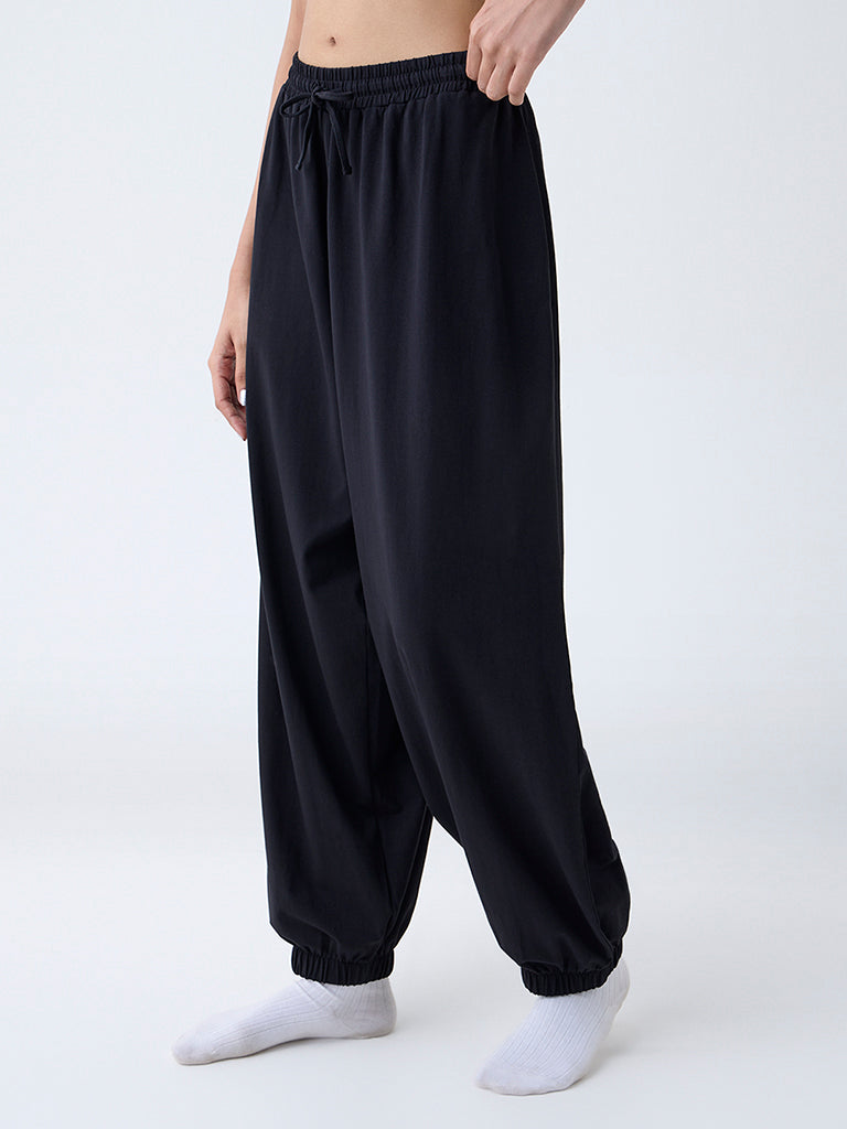 Superstar Black Solid High-Rise Cotton-Blend Joggers